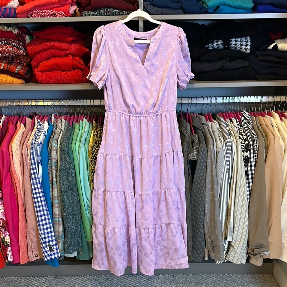 Zesica lavender short sleeve elastic waistband tiered midi dress size S